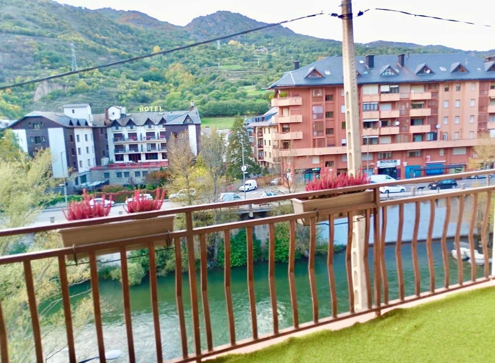 Apartament Les Vernedes - L'Amfitriona سورت المظهر الخارجي الصورة